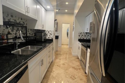 House in Miami Beach, Florida 2 bedrooms, 87.61 sq.m. № 1944079 - photo 11