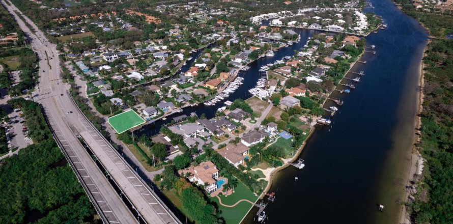 House in Palm Beach Gardens, Florida 5 bedrooms, 398.92 sq.m. № 816040