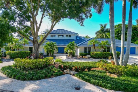 House in Sarasota, Florida 4 bedrooms, 365.38 sq.m. № 1663063 - photo 1