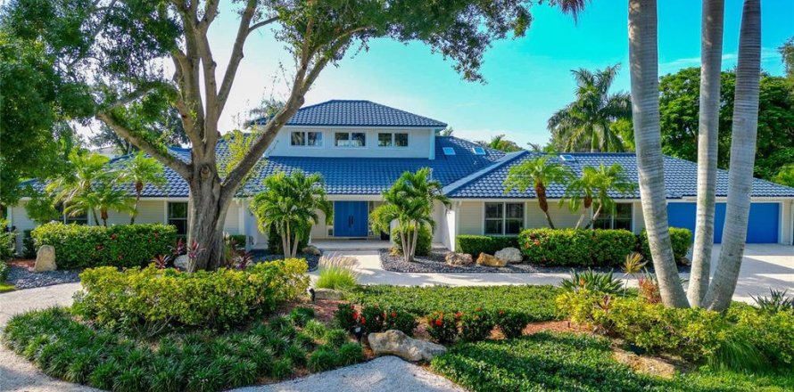 House in Sarasota, Florida 4 bedrooms, 365.38 sq.m. № 1663063
