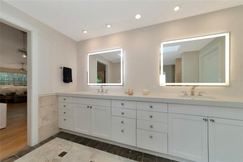 House in Sarasota, Florida 4 bedrooms, 365.38 sq.m. № 1663063 - photo 24