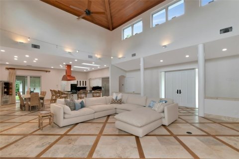 House in Sarasota, Florida 4 bedrooms, 365.38 sq.m. № 1663063 - photo 7