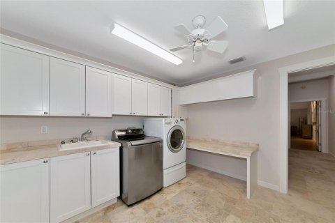 House in Sarasota, Florida 4 bedrooms, 365.38 sq.m. № 1663063 - photo 30