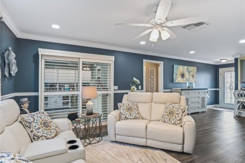 House in The Villages, Florida 2 bedrooms, 102.19 sq.m. № 2093100 - photo 16