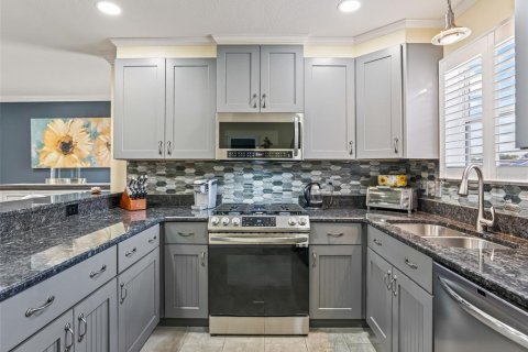 House in The Villages, Florida 2 bedrooms, 102.19 sq.m. № 2093100 - photo 5