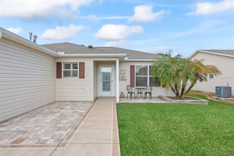 House in The Villages, Florida 2 bedrooms, 102.19 sq.m. № 2093100 - photo 4