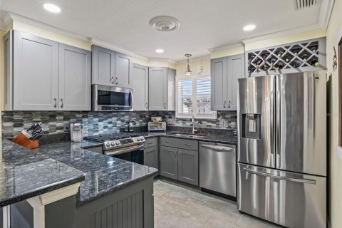 House in The Villages, Florida 2 bedrooms, 102.19 sq.m. № 2093100 - photo 7