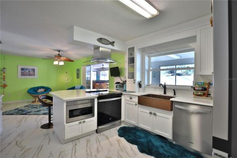 House in Summerfield, Florida 3 bedrooms, 253.81 sq.m. № 2103328 - photo 22