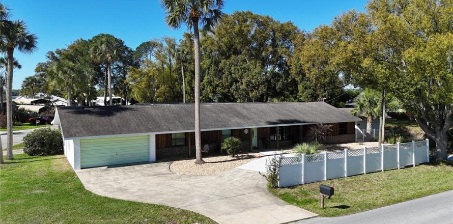House in Summerfield, Florida 3 bedrooms, 253.81 sq.m. № 2103328