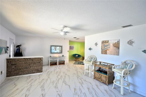 House in Summerfield, Florida 3 bedrooms, 253.81 sq.m. № 2103328 - photo 14
