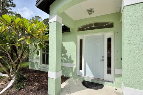 House in North Port, Florida 3 bedrooms, 113.9 sq.m. № 2394430 - photo 2