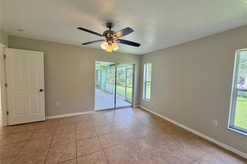 House in North Port, Florida 3 bedrooms, 113.9 sq.m. № 2394430 - photo 11