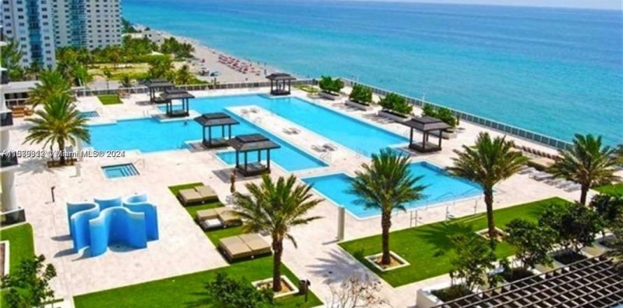 Condominio en Hallandale Beach, Florida, 1 dormitorio  № 1408337