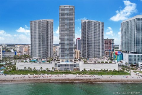 Condominio en venta en Hallandale Beach, Florida, 1 dormitorio, 80.92 m2 № 1408337 - foto 3