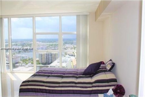 Condominio en venta en Hallandale Beach, Florida, 1 dormitorio, 80.92 m2 № 1408337 - foto 11