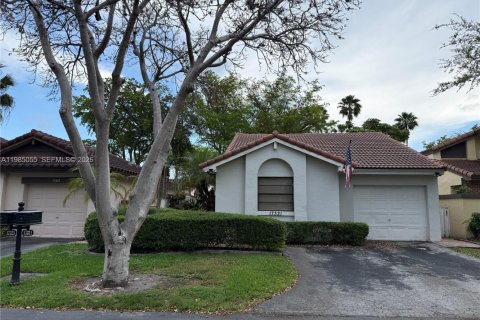 Дом в Хайалиа, Флорида 4 спальни, 112.5м2 № 2050909