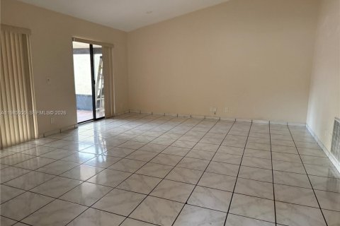 Снять в аренду виллу или дом в Хайалиа, Флорида 4 спальни, 112.5м2, № 2050909 - фото 3