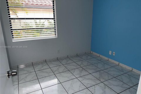 Снять в аренду виллу или дом в Хайалиа, Флорида 4 спальни, 112.5м2, № 2050909 - фото 9