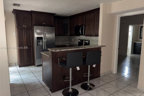 Снять в аренду виллу или дом в Хайалиа, Флорида 4 спальни, 112.5м2, № 2050909 - фото 4