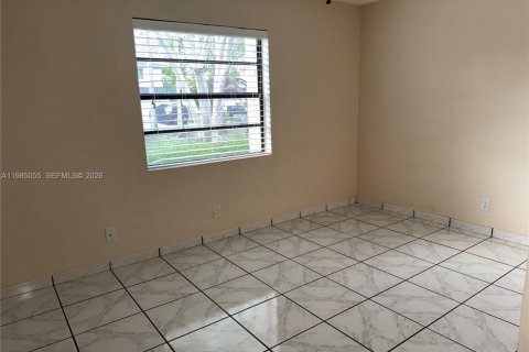 Снять в аренду виллу или дом в Хайалиа, Флорида 4 спальни, 112.5м2, № 2050909 - фото 8