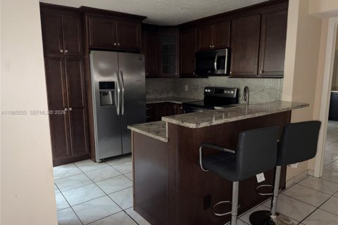 Снять в аренду виллу или дом в Хайалиа, Флорида 4 спальни, 112.5м2, № 2050909 - фото 5