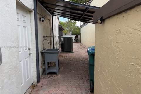 Снять в аренду виллу или дом в Хайалиа, Флорида 4 спальни, 112.5м2, № 2050909 - фото 14