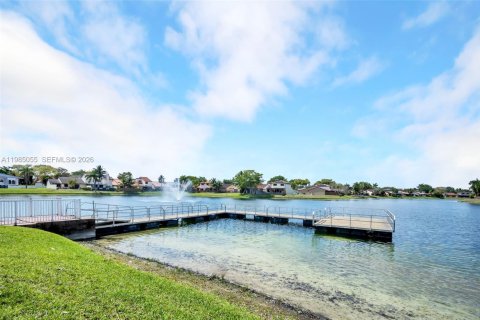 Снять в аренду виллу или дом в Хайалиа, Флорида 4 спальни, 112.5м2, № 2050909 - фото 19