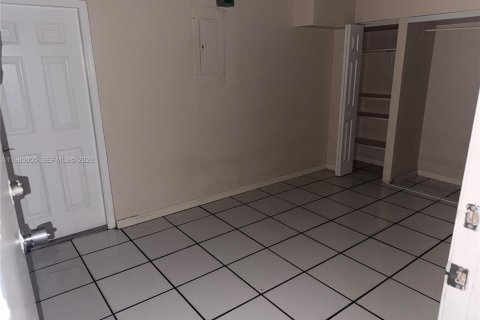 Снять в аренду виллу или дом в Хайалиа, Флорида 4 спальни, 112.5м2, № 2050909 - фото 10