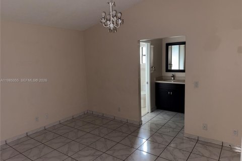 Снять в аренду виллу или дом в Хайалиа, Флорида 4 спальни, 112.5м2, № 2050909 - фото 6