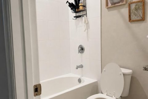 Купить таунхаус в Кэсселберри, Флорида 8 комнат, 150.13м2, № 2149488 - фото 21