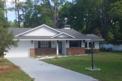 House in Mount Plymouth, Florida 3 bedrooms, 198.81 sq.m. № 1617851 - photo 1