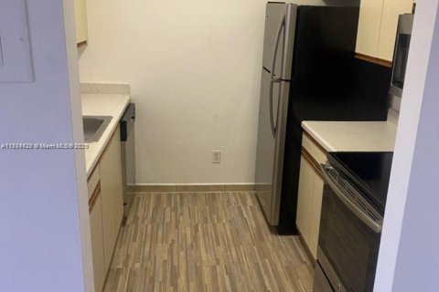 Condo in Deerfield Beach, Florida, 1 bedroom  № 1826059 - photo 2