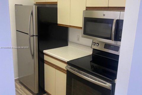 Condo in Deerfield Beach, Florida, 1 bedroom  № 1826059 - photo 1