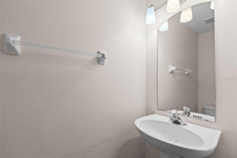 Townhouse in Tampa, Florida 3 bedrooms, 159.23 sq.m. № 1886954 - photo 10