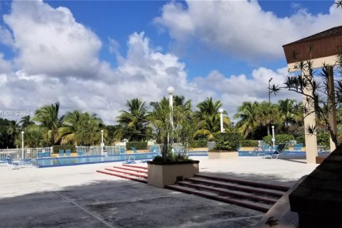 Condo in Miami, Florida, 2 bedrooms  № 1941427 - photo 19