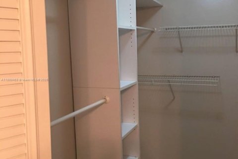 Condo in Miami, Florida, 2 bedrooms  № 1941427 - photo 14