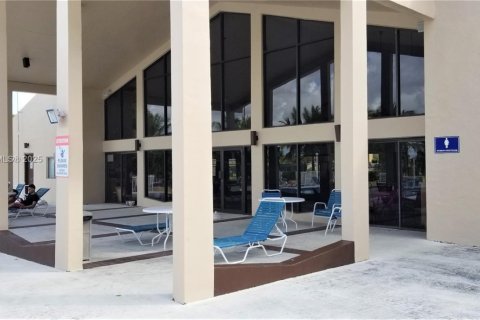 Condo in Miami, Florida, 2 bedrooms  № 1941427 - photo 30