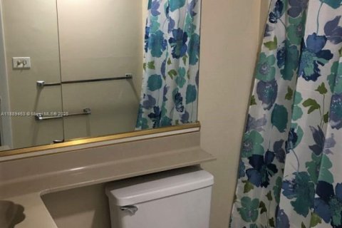 Condo in Miami, Florida, 2 bedrooms  № 1941427 - photo 7