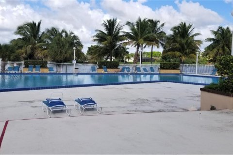 Condo in Miami, Florida, 2 bedrooms  № 1941427 - photo 18