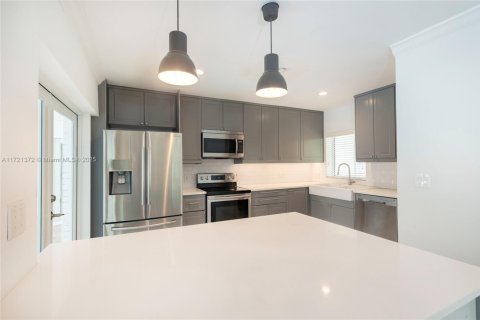 House in Palmetto Bay, Florida 3 bedrooms, 199 sq.m. № 1811231 - photo 15