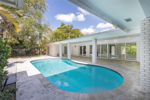 House in Palmetto Bay, Florida 3 bedrooms, 199 sq.m. № 1811231 - photo 1