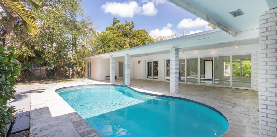 House in Palmetto Bay, Florida 3 bedrooms, 199 sq.m. № 1811231