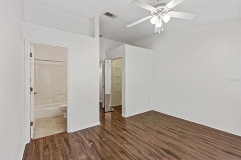 Townhouse in Gainesville, Florida 2 bedrooms, 103.49 sq.m. № 2167024 - photo 15