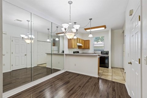 Townhouse in Gainesville, Florida 2 bedrooms, 103.49 sq.m. № 2167024 - photo 2