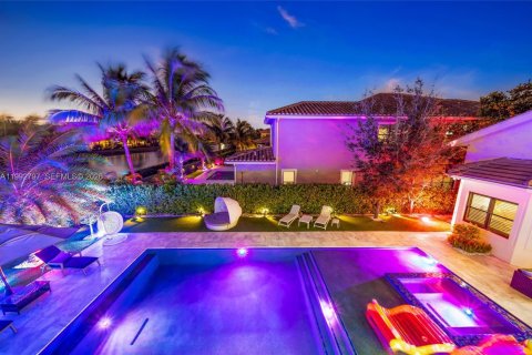 Casa en Delray Beach, Florida 6 dormitorios, 485.41 m2 № 2056705