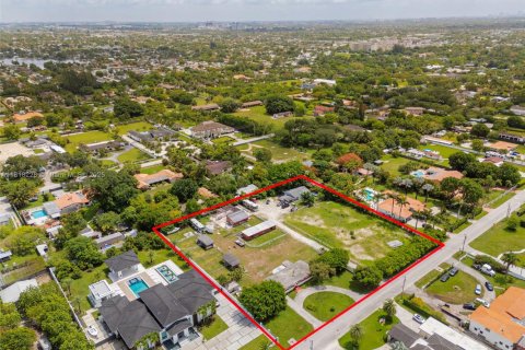 Casa en venta en Miami, Florida, 6 dormitorios, 366.96 m2 № 1775260 - foto 12