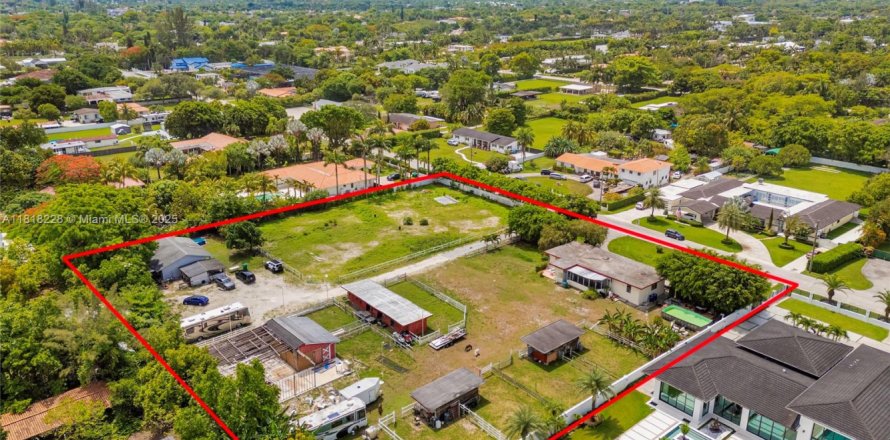 Casa en Miami, Florida 6 dormitorios, 366.96 m2 № 1775260
