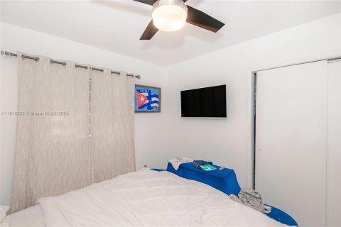 Casa en venta en Miami, Florida, 6 dormitorios, 366.96 m2 № 1775260 - foto 18