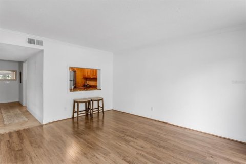Condo in Tampa, Florida, 2 bedrooms  № 1852628 - photo 7