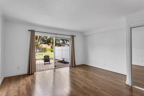 Condo in Tampa, Florida, 2 bedrooms  № 1852628 - photo 6